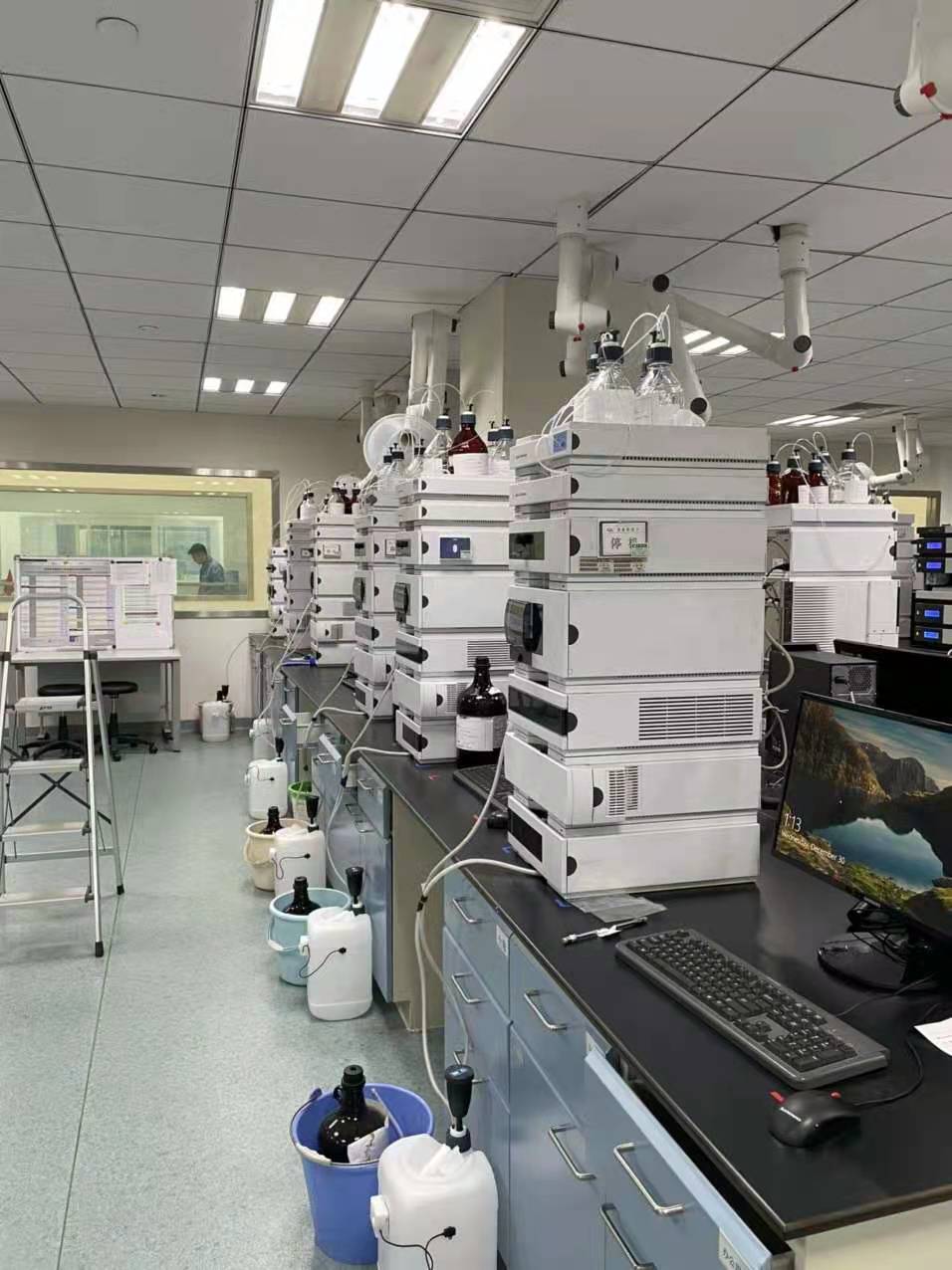 HPLC溶劑管理使用溶劑瓶安全蓋的四點(diǎn)原因