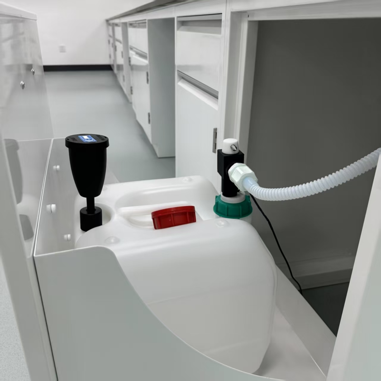 優(yōu)諾安全蓋有效防止廢液收集過程中揮發(fā)泄露造成的污染